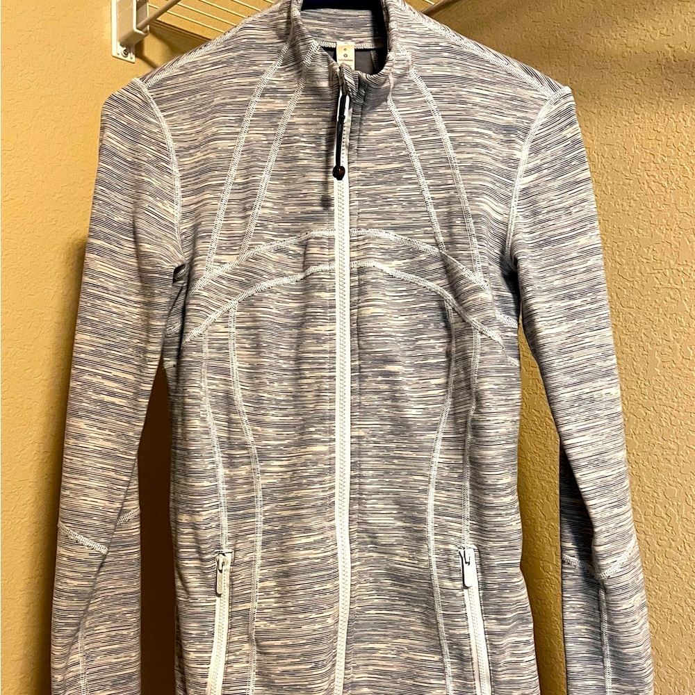Lululemon Define Jacket size 6 Gray White